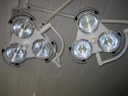Hanaulux 2003 duo Surgical Light